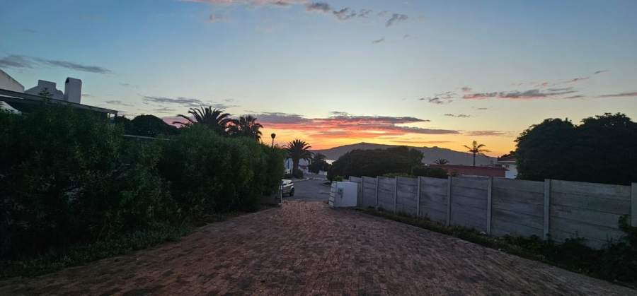 To Let 3 Bedroom Property for Rent in Middedorp Western Cape